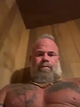 Snapshot of Muscledick40 chatting on 02-19-26, 01:35 Muscledick40 online show from 02-19-26, 01:35