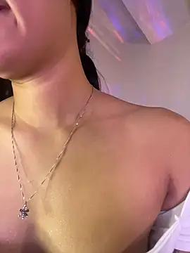 AlannaDollx online show from 11-06-25, 01:37