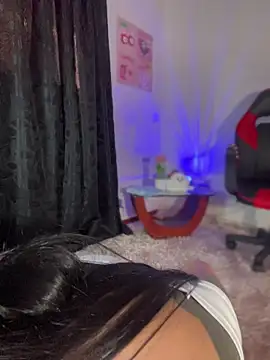 AlannaDollx online show from 11-08-25, 01:47