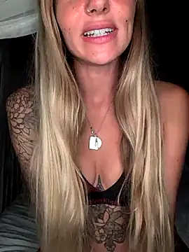 Snapshot of OpheliaRox chatting on 10-26-25, 10:26 OpheliaRox online show from 10-26-25, 10:26