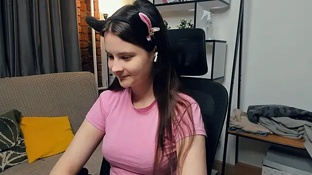 Snapshot of SkyDoll chatting on 10-11-25, 09:16 SkyDoll online show from 10-11-25, 09:16