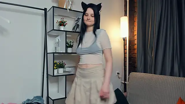 Snapshot of SkyDoll chatting on 10-16-25, 10:18 SkyDoll online show from 10-16-25, 10:18