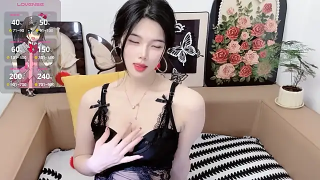 Snapshot of T-TeaR chatting on 06-14-26, 02:24 T-TeaR online show from 06-14-26, 02:24