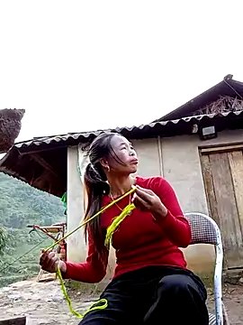 Snapshot of chieu_xinh chatting on 10-15-25, 01:04 chieu xinh online show from 10-15-25, 01:04