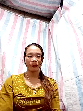 Snapshot of chieu_xinh chatting on 10-17-25, 01:35 chieu xinh online show from 10-17-25, 01:35