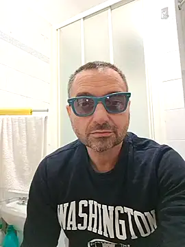 Snapshot of Bobbydoo chatting on 10-05-25, 04:09 Bobbydoo online show from 10-05-25, 04:09