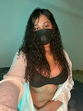 Monica  Bellucci   online show from 02-08-26, 03:43