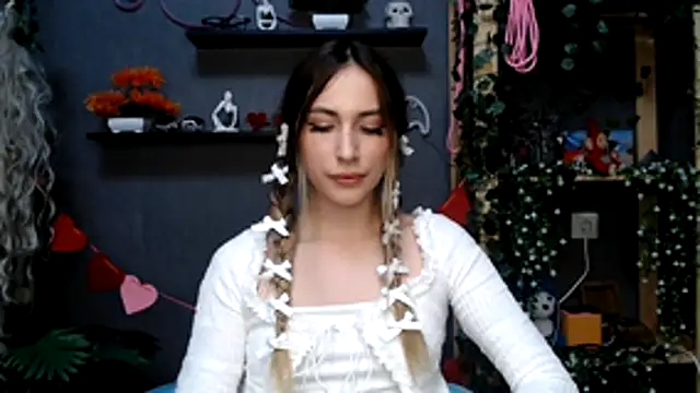 Snapshot of Walleriana chatting on 10-25-25, 03:45 Walleriana online show from 10-25-25, 03:45