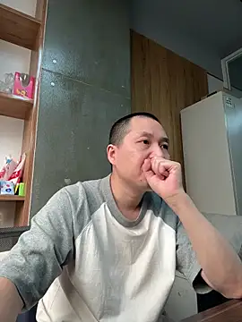 yichengm online show from 10-07-25, 03:18