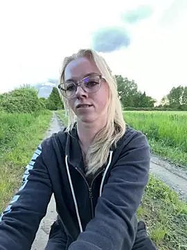 LinaLeana online show from 05-14-26, 05:10