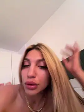 Snapshot of Ashley_luxx chatting on 05-08-26, 03:16 Ashley luxx online show from 05-08-26, 03:16