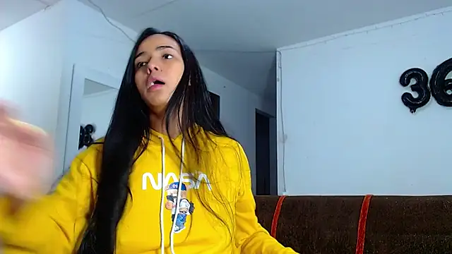 Snapshot of Kendall_honea chatting on 10-17-25, 10:07 Kendall honea online show from 10-17-25, 10:07