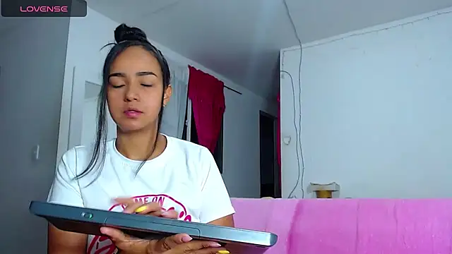 Kendall honea online show from 07-22-26, 07:43
