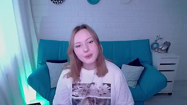 Snapshot of AuroraMour chatting on 10-07-25, 11:00 AuroraMour online show from 10-07-25, 11:00