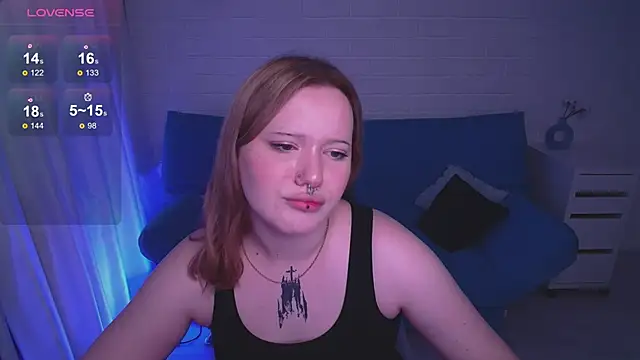 Snapshot of AuroraMour chatting on 10-18-25, 01:02 AuroraMour online show from 10-18-25, 01:02