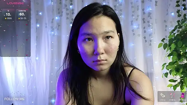 Snapshot of Yoon_Mii chatting on 10-17-25, 12:18 Yoon Mii online show from 10-17-25, 12:18