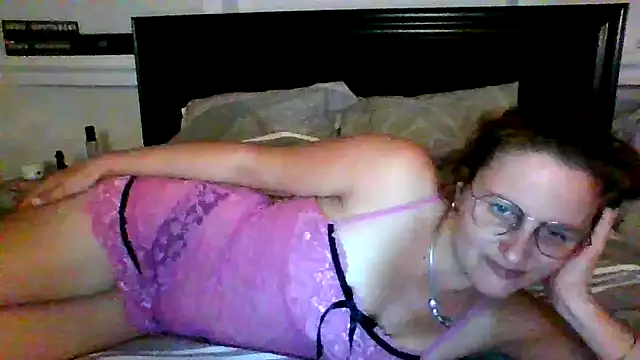 Snapshot of xcrazzycat chatting on 10-16-25, 08:28 xcrazzycat online show from 10-16-25, 08:28