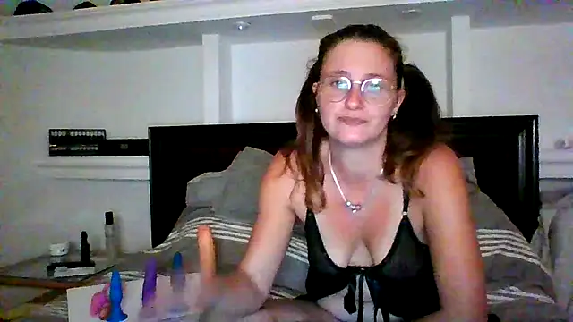 Snapshot of xcrazzycat chatting on 10-13-25, 08:32 xcrazzycat online show from 10-13-25, 08:32