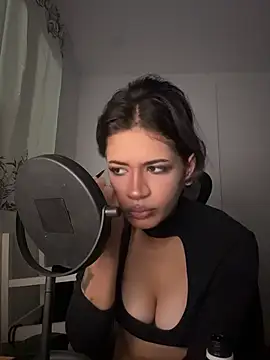 Snapshot of sukulaurens chatting on 07-19-26, 04:54 sukulaurens online show from 07-19-26, 04:54