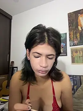 Snapshot of sukulaurens chatting on 06-11-26, 04:31 sukulaurens online show from 06-11-26, 04:31