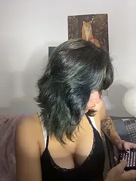 Snapshot of sukulaurens chatting on 06-20-26, 01:32 sukulaurens online show from 06-20-26, 01:32