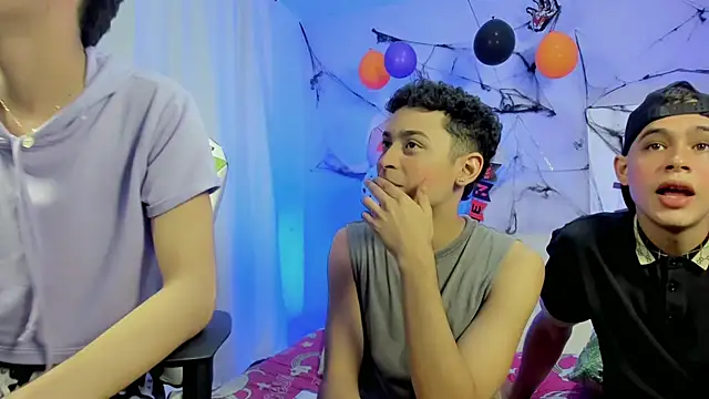 Snapshot of Twinks_boys_ chatting on 10-21-25, 03:50 Twinks boys online show from 10-21-25, 03:50