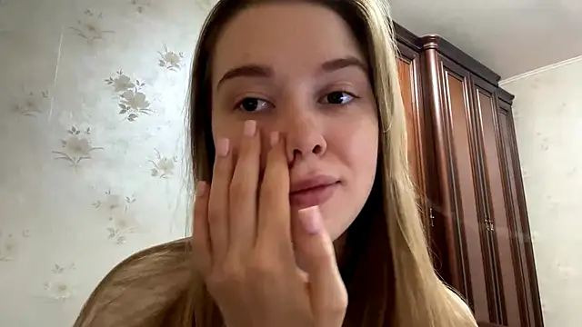 Snapshot of dreams_kitty chatting on 10-07-25, 05:30 dreams kitty online show from 10-07-25, 05:30