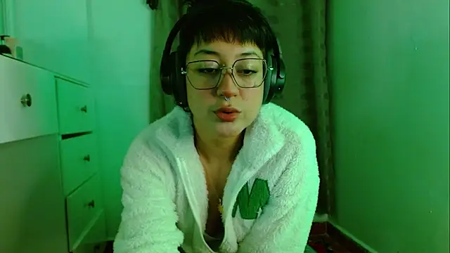 Snapshot of zora_blue777 chatting on 10-11-25, 12:44 zora blue777 online show from 10-11-25, 12:44