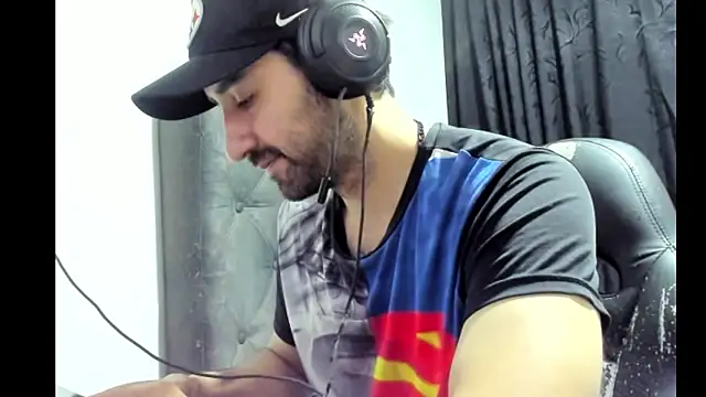 coolfriki online show from 10-27-25, 03:18