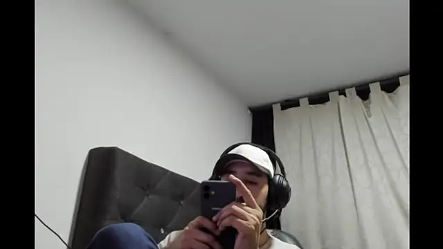 coolfriki online show from 04-11-26, 05:37