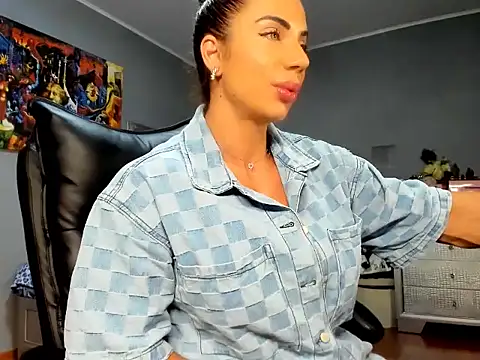 Alesyamuscledollxh online show from 09-24-25, 05:41