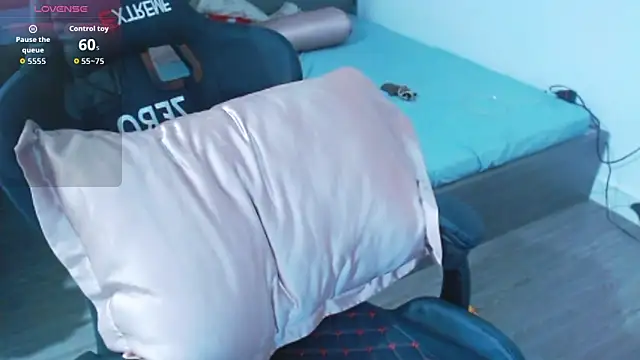 Snapshot of mystica-myst chatting on 03-13-26, 12:43 mystica-myst online show from 03-13-26, 12:43