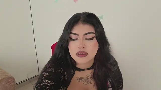 hollycute   online show from 11-23-25, 01:32