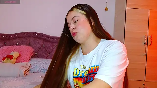 Hanssel tess online show from 10-18-25, 04:31