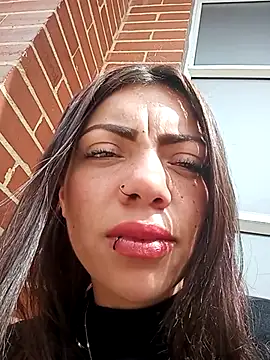 Snapshot of Saray_1-2 chatting on 10-18-25, 07:05 Saray 1-2 online show from 10-18-25, 07:05