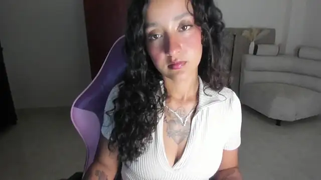 Snapshot of scarleth-jess chatting on 10-15-25, 07:55 scarleth-jess online show from 10-15-25, 07:55