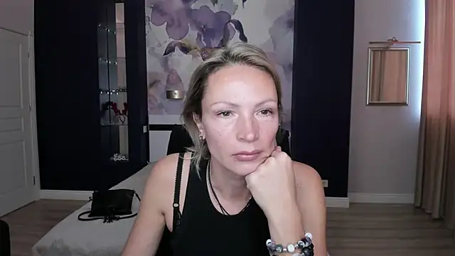 AlinaMoor online show from 10-06-25, 06:03