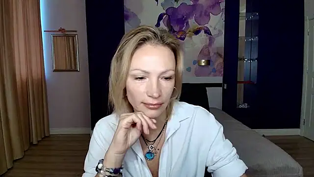 AlinaMoor online show from 10-22-25, 05:51