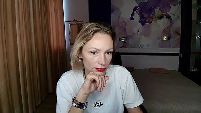 AlinaMoor online show from 10-18-25, 05:42