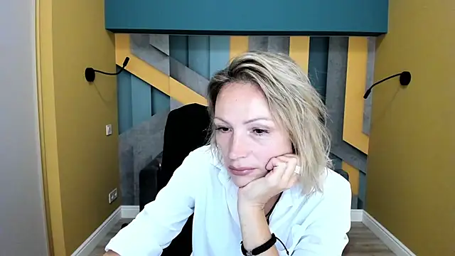 AlinaMoor online show from 10-08-25, 05:31