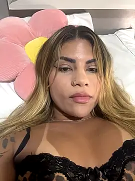 Snapshot of barbaralmeida chatting on 10-07-25, 03:40 barbaralmeida online show from 10-07-25, 03:40