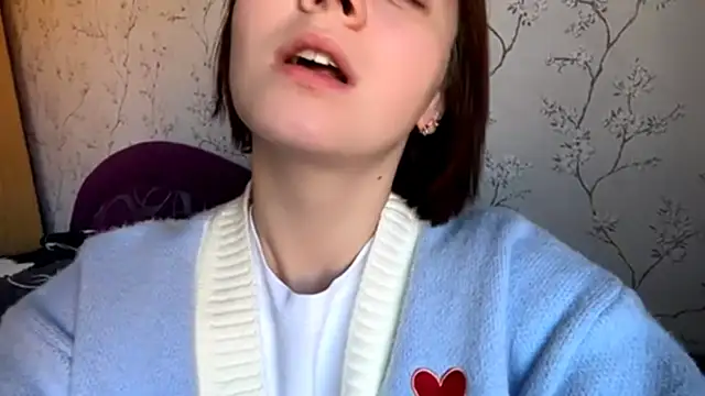 Snapshot of FrancesSoran chatting on 10-19-25, 10:18 FrancesSoran online show from 10-19-25, 10:18