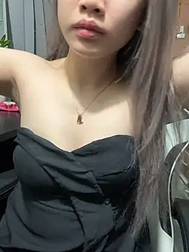 Snapshot of Beyeuuu chatting on 04-20-26, 02:25 Beyeuuu online show from 04-20-26, 02:25