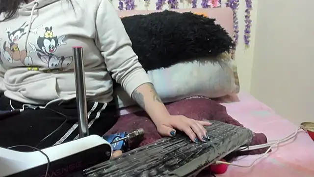 Lunabunnycreamy online show from 01-15-26, 01:31