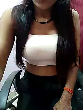 Snapshot of Your_Lali chatting on 10-13-25, 04:30 Your Lali online show from 10-13-25, 04:30