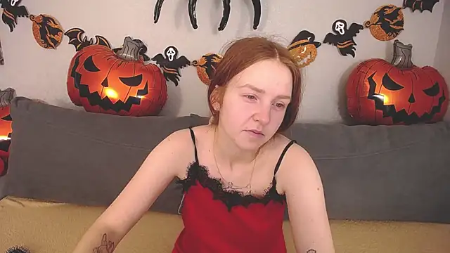 Evarey  online show from 10-28-25, 05:39