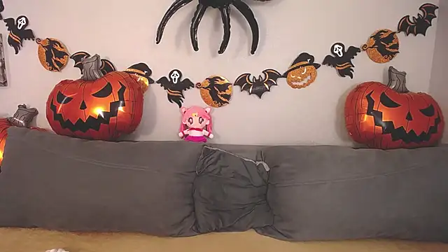 Evarey  online show from 10-26-25, 05:30