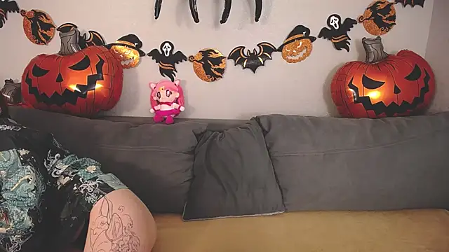 Evarey  online show from 10-24-25, 05:28