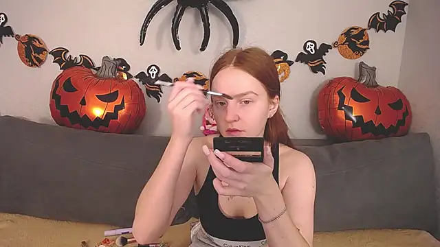 Evarey  online show from 10-31-25, 05:26