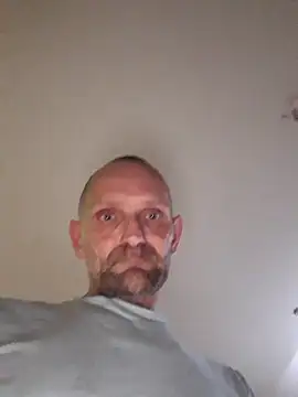 Snapshot of Remello1 chatting on 10-24-25, 11:37 Remello1 online show from 10-24-25, 11:37